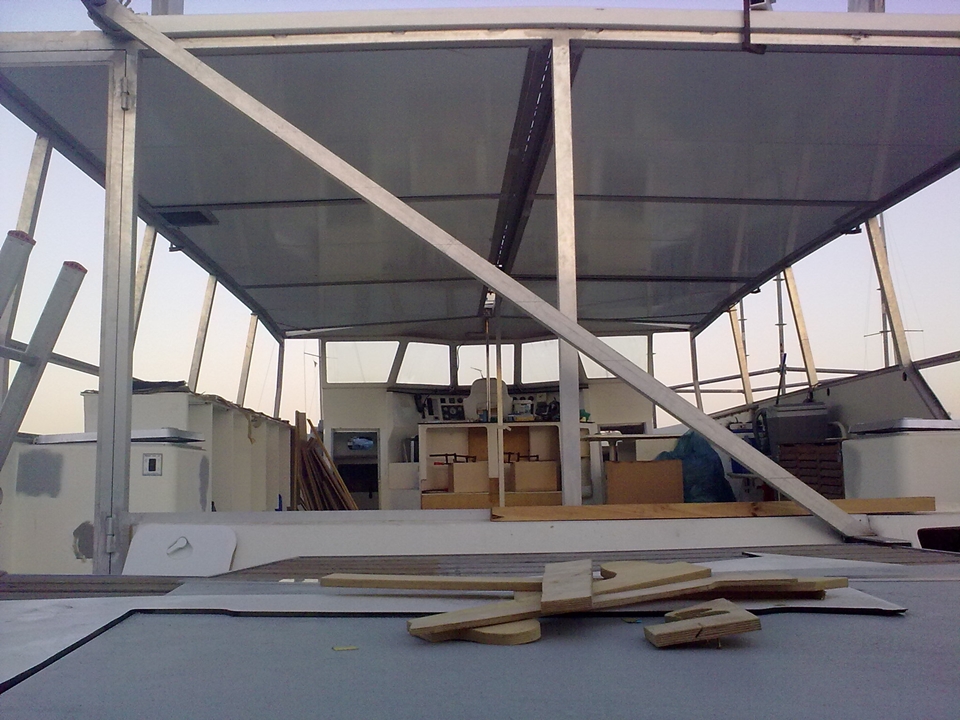 Renovación carpintería aluminio en barco de recreo